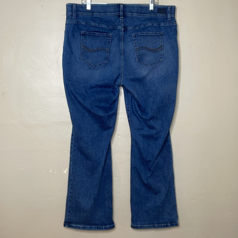 LEE Women’s Jeans Flex Motion Regular Fit Bootcut Mid Rise Stretchy Comfy 20W P
